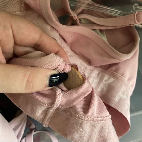 Xs Victoria’s Secret pink ultimate sports bra with removable padding - Picture 3 of 5